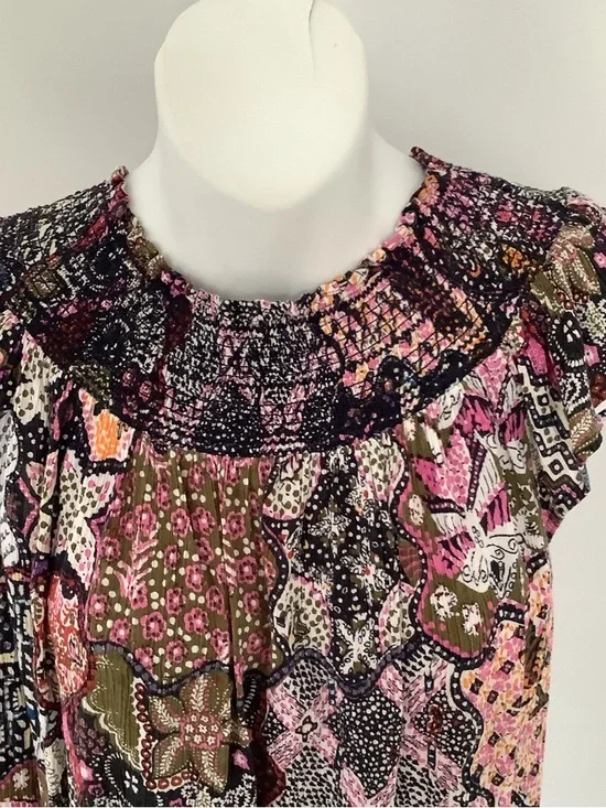 LOFT  Multicolor Floral Patchwork Flutter Sleeve Top Sz. MP - Picture 2 of 6